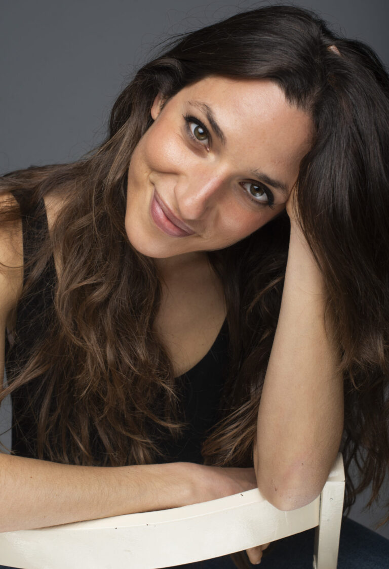 ÁNGELA VAN-BEGIN