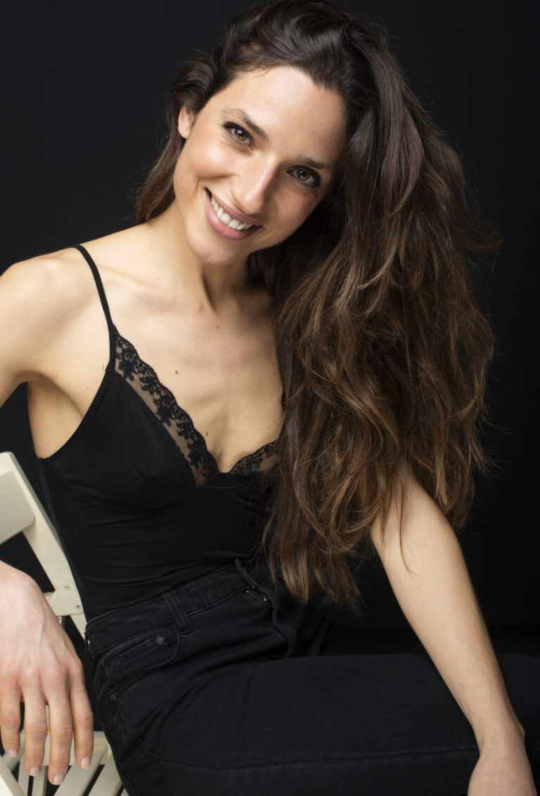 ÁNGELA VAN-BEGIN