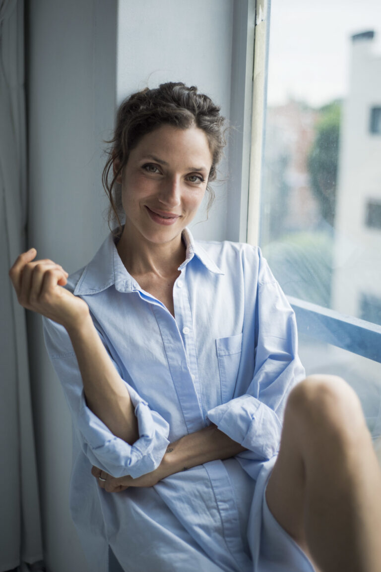 ÁNGELA VAN-BEGIN