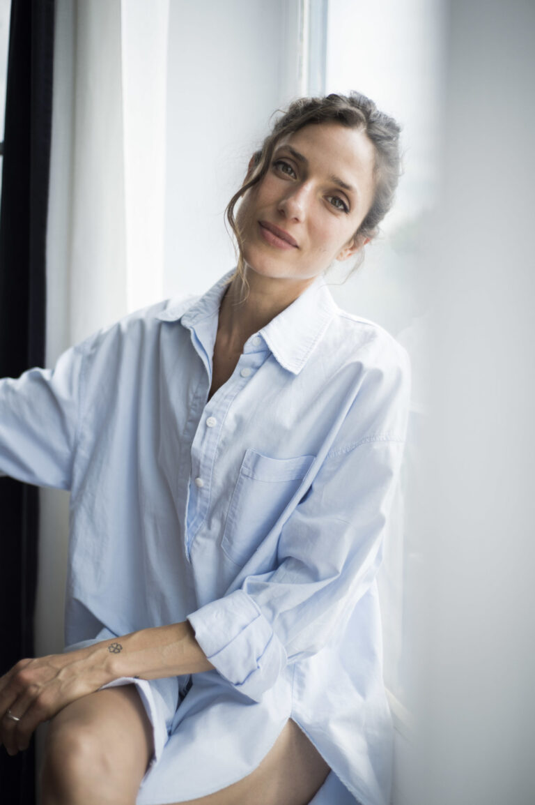 ÁNGELA VAN-BEGIN