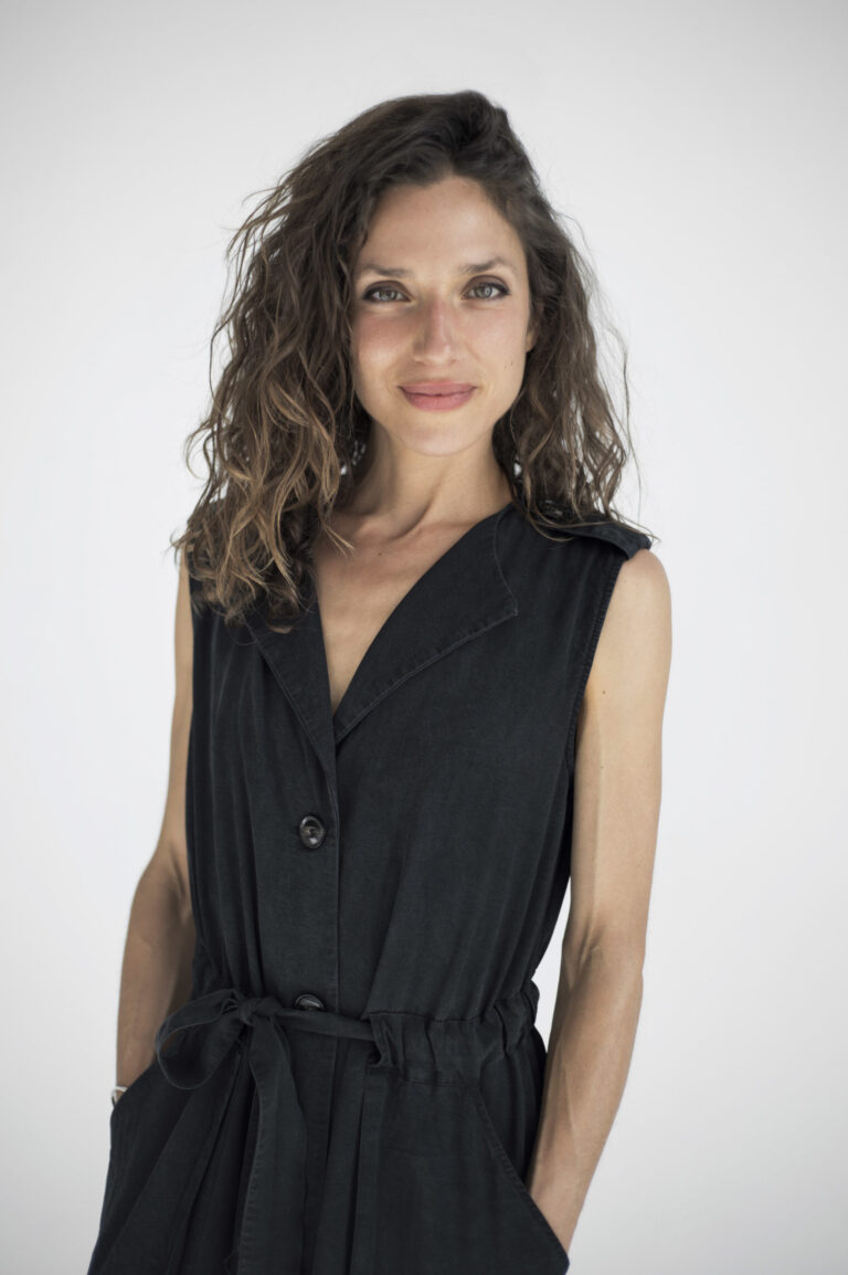 ÁNGELA VAN-BEGIN